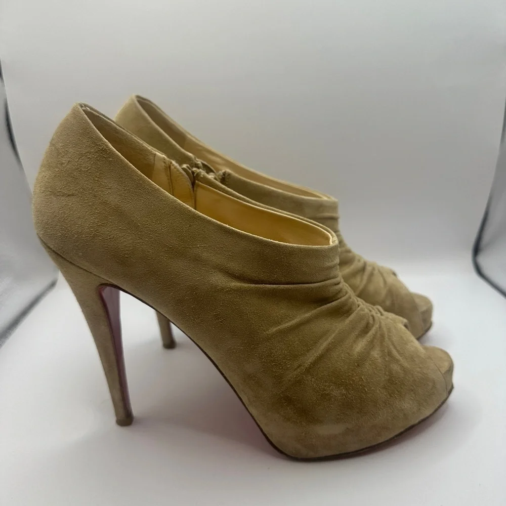 Christian Louboutin Tan Stiletto Heels Peep-Toe - Picture 2 of 8